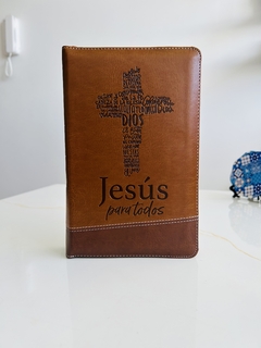 Santa Biblia de Promesas Jesús Para Todos, Piel especial con cierre, Café - comprar online