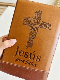 Santa Biblia de Promesas Jesús Para Todos, Piel especial con cierre, Café en internet
