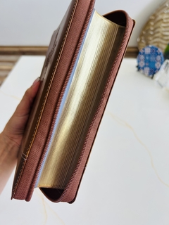 Santa Biblia de Promesas Jesús Para Todos, Piel especial con cierre, Café