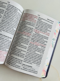 Biblia Flores Lila Canto Pintado Letra Grande - El Maestro Tejedor