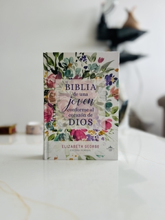 Biblia De Una Joven Conforme Al Corazón De Dios/Tapa Dura - comprar online