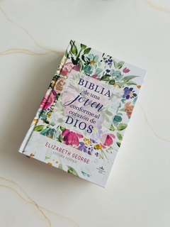 Biblia De Una Joven Conforme Al Corazón De Dios/Tapa Dura - tienda online