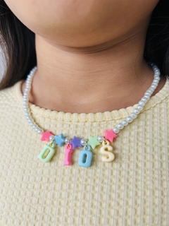 Cadena para niña, Dios en internet
