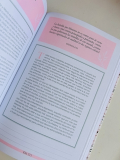 En Esto Pensad, Un año de reflexiones para mantenerte enfocada en Dios, Devocional. - comprar online