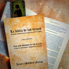 La biblia de las brujas de Farrar - comprar online