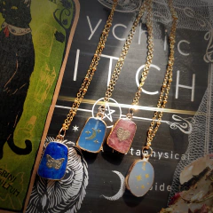 Collares Enchanted Crystals en internet