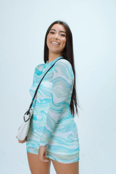 Vestido indie transparency na internet