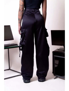 Calça satin cargo multipockets preto - BY Famelli