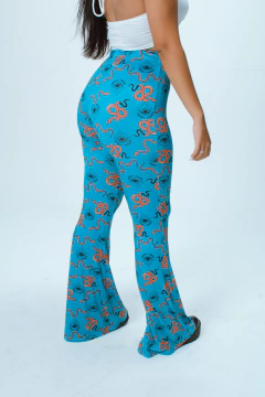 Calça flare elastic beware azul esmeralda - comprar online