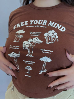 Imagem do Camiseta Baby Tee Free Your Mind Marrom