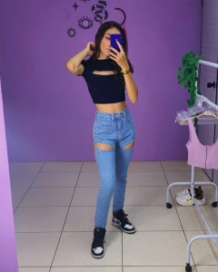 CALÇA JEANS MOM CUT OUT