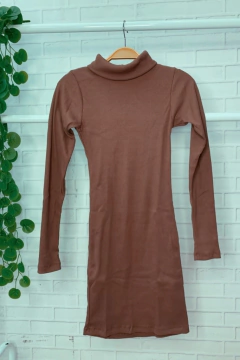 vestido canelado gola alta