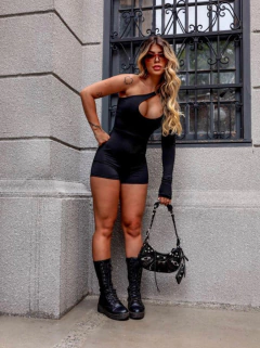 Macaquinho Verônica Suplex na internet