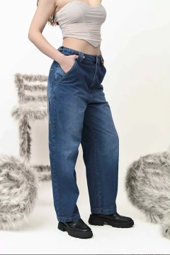 Calça jeans baggy na internet
