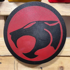 Cartel luminoso Thundercat en internet