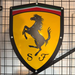 Cartel luminoso Ferrari en internet