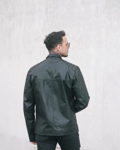 CAMPERA PATRICIO NEGRA en internet