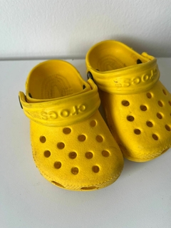 Crocs amarillas t.18(230)