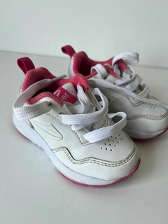 Zapatillas blancas detalles rosas topper t.20 (324) en internet