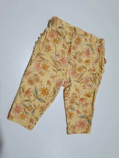 Calza amarilla floreada con volados carters 3m(301)