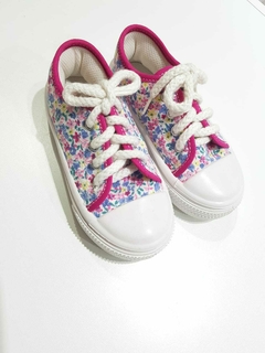 Zapatillas blancas floreadas pollito t.24(355) - comprar online