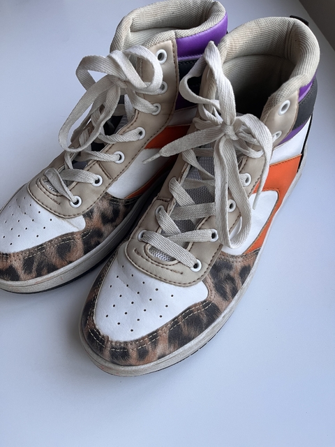 Zapatillas tipo botita Vertus t41(181)