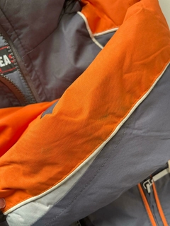 Campera naranja y gris con polar east west 4a(161) - Indy circular