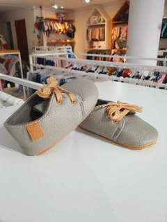 Zapatitos grises cuerina myggpp t.19(266) en internet