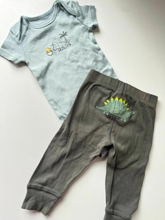 Duo dino body mc celeste y pantalon liso gris oscuro carters 6ms(255)