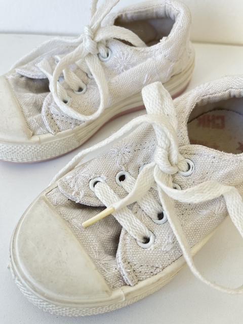 Zapatillas blancas de tela con flores Cheeky t 22(227)