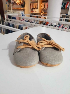 Zapatitos grises cuerina myggpp t.19(266)