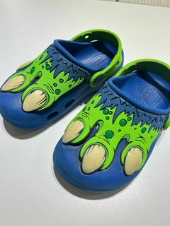 Croocs verdes y azules de garras luminosas crocs t.27(174)