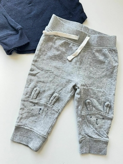 Duo remera azul wafle ml y jogging gris orejas gap 6-12m(255) en internet