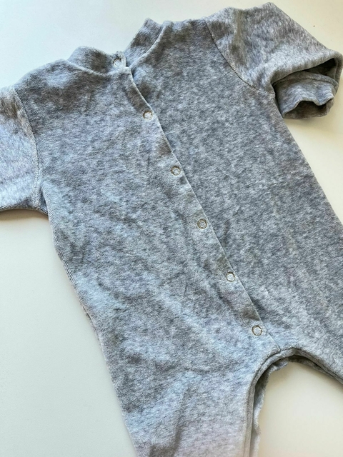 Enterito plush gris sin marca 6m(263)