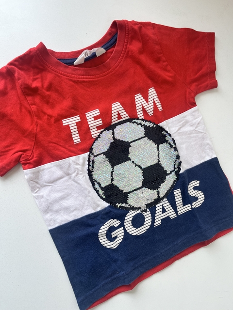Remera roja futbol lentejuelas H&M t2a(106) - comprar online