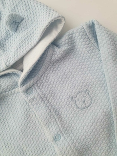 Campera celeste capucha panal Crayon 9m (49) - comprar online