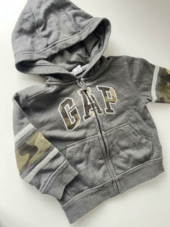 Campera Gap gris camuflada t12-2 años(o1)