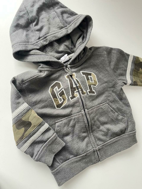Campera Gap gris camuflada t12-2 años(o1)