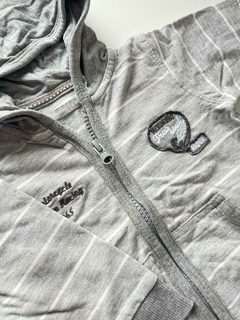 Campera gris con capucha dos telas carters 12m(255) - comprar online
