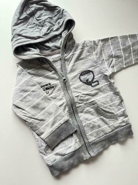 Campera gris con capucha dos telas carters 12m(255)