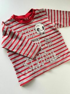 Remera ml gris y r0ja huesos Grisino t12-18m