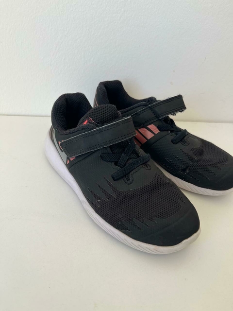 Zapatillas negras con linea rosa Nike t27(285)