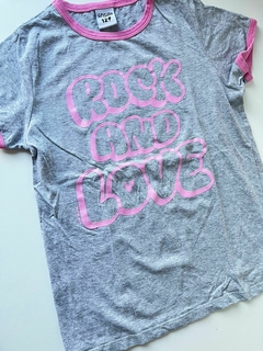 Remera gris letras rosas Grisino 12a(38)