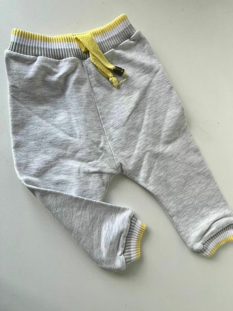 JOgging gris faja amarilla t9m (48.2)