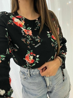 Camisola negra con flores rojas DESIGUAL tL (ci 8) en internet