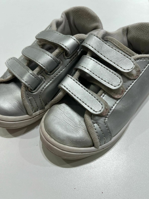 Zapatillas plateada con abrojo MImo t28 (350) - comprar online
