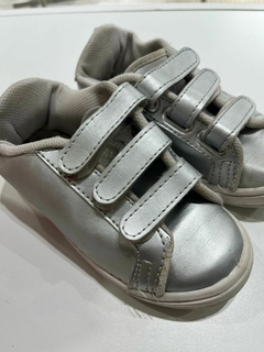 Zapatillas plateada con abrojo MImo t28 (350) en internet