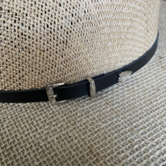 Chapéu Panamá de Juta + Bandinha Couro na internet