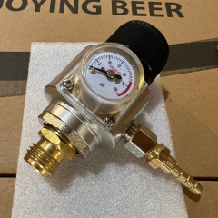 Kit con barril pet 10 litros con mini regulador + drago - BREWERY SUPPLIES