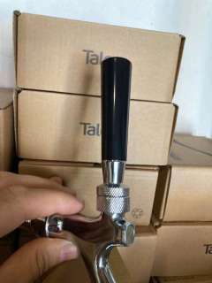 Manija de plástico negro para canilla en internet